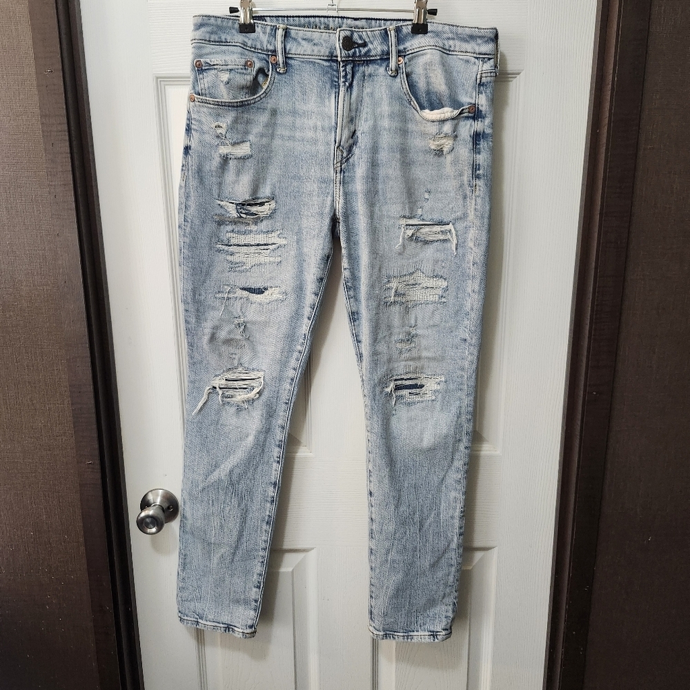 NWT Men's American Eagle Distressed Athletic Skinny Jeans. Size 32x30